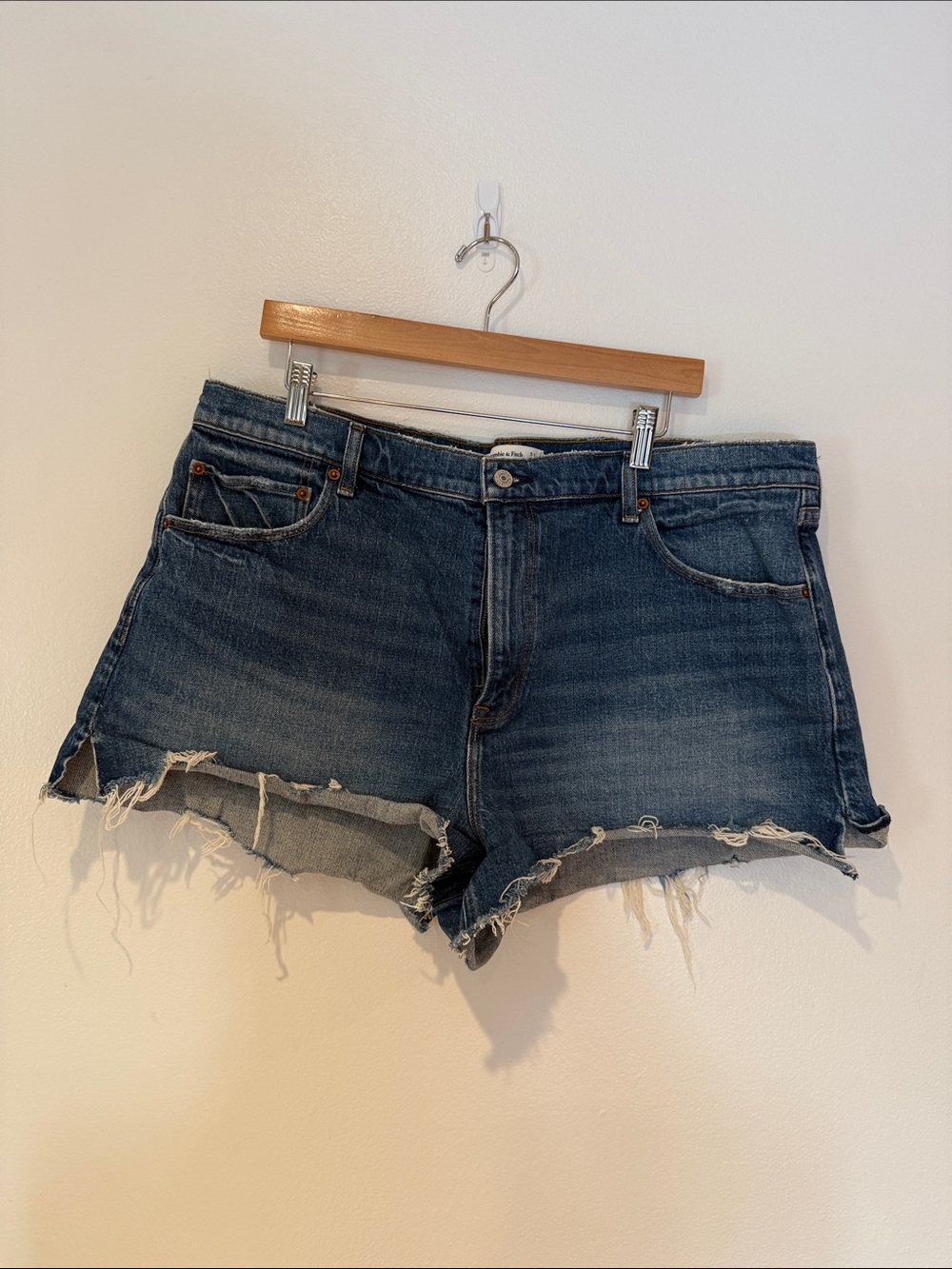 Abercrombie & Fitch Dark Blue Mom short / high rise